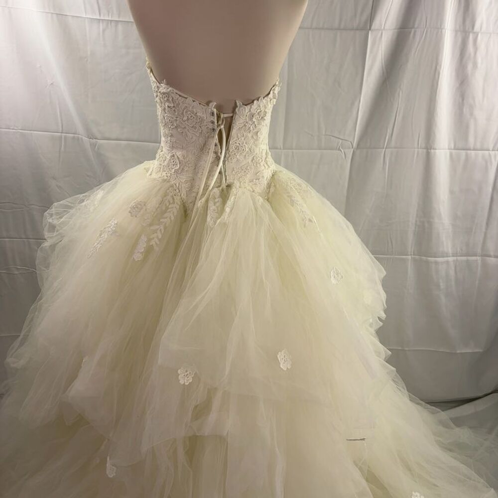 Maggie Sottero Wedding Dress - Picture 6 of 8